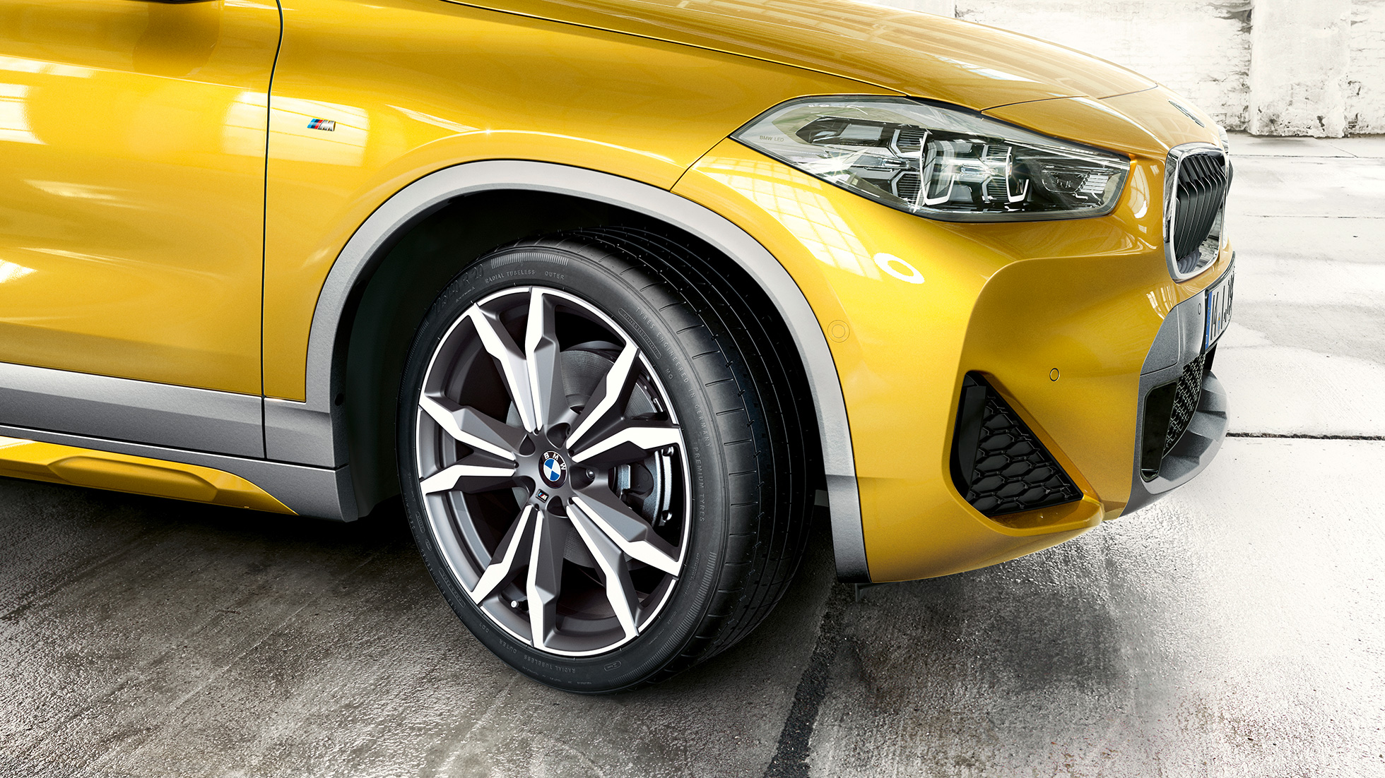 BMW X2 2018 F39 lengvojo lydinio ratlankiai BMW X2 2018 F39 Galvanic Gold metaliko spalvos lengvojo lydinio ratlankiai