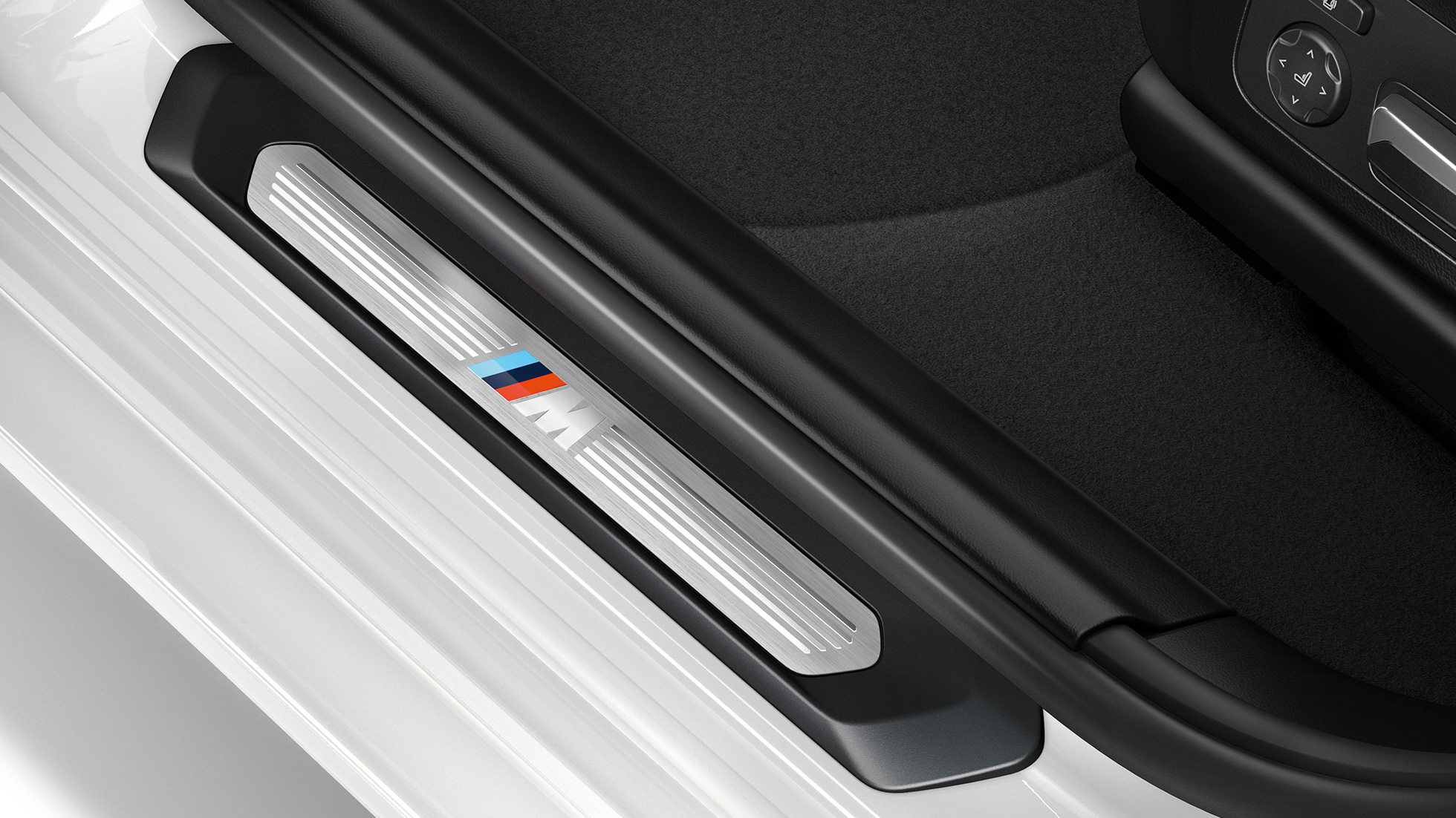 BMW X3 M40i, modelis M sport, durų slenksčio apdaila BMW X3 M40i, modelis M sport, durų slenksčio apdaila