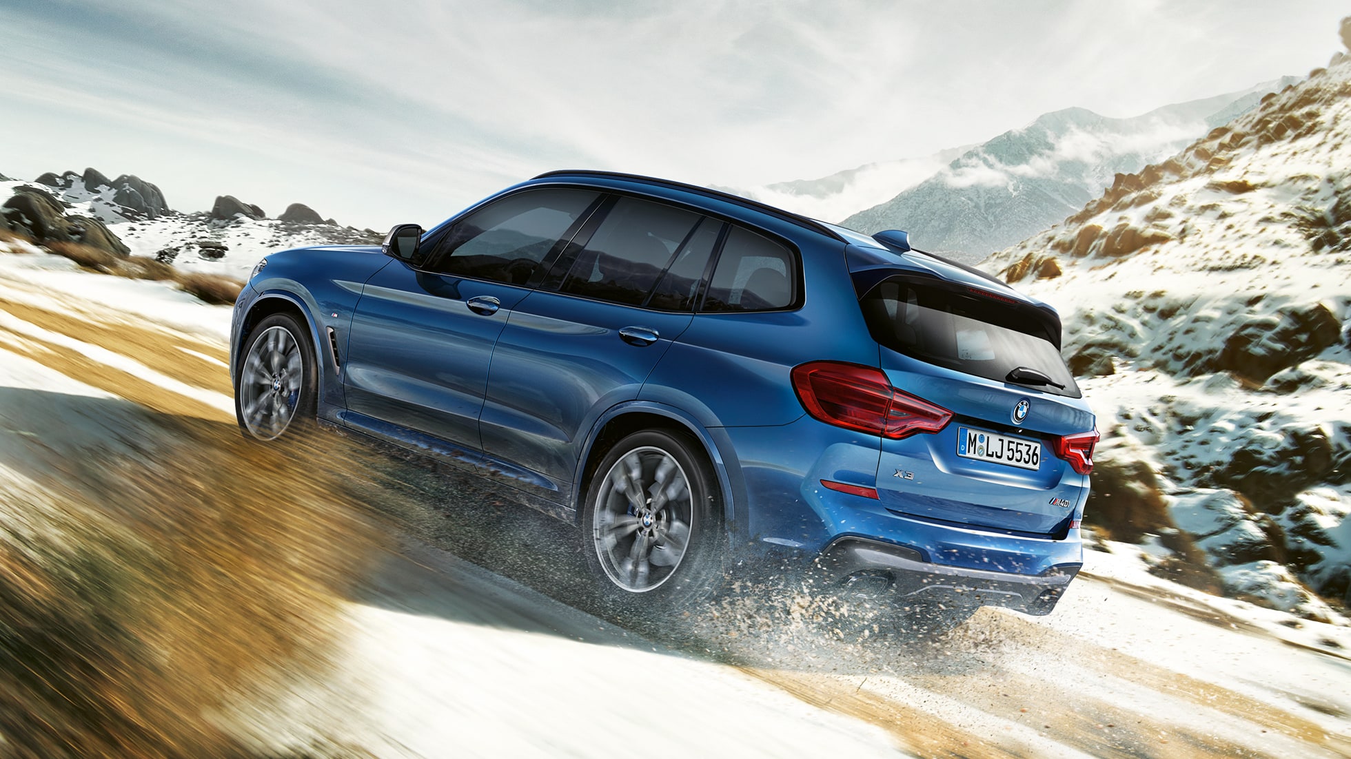 BMW X3 M40i kylantis įkalnėn BMW X3 M40i kylantis įkalnėn