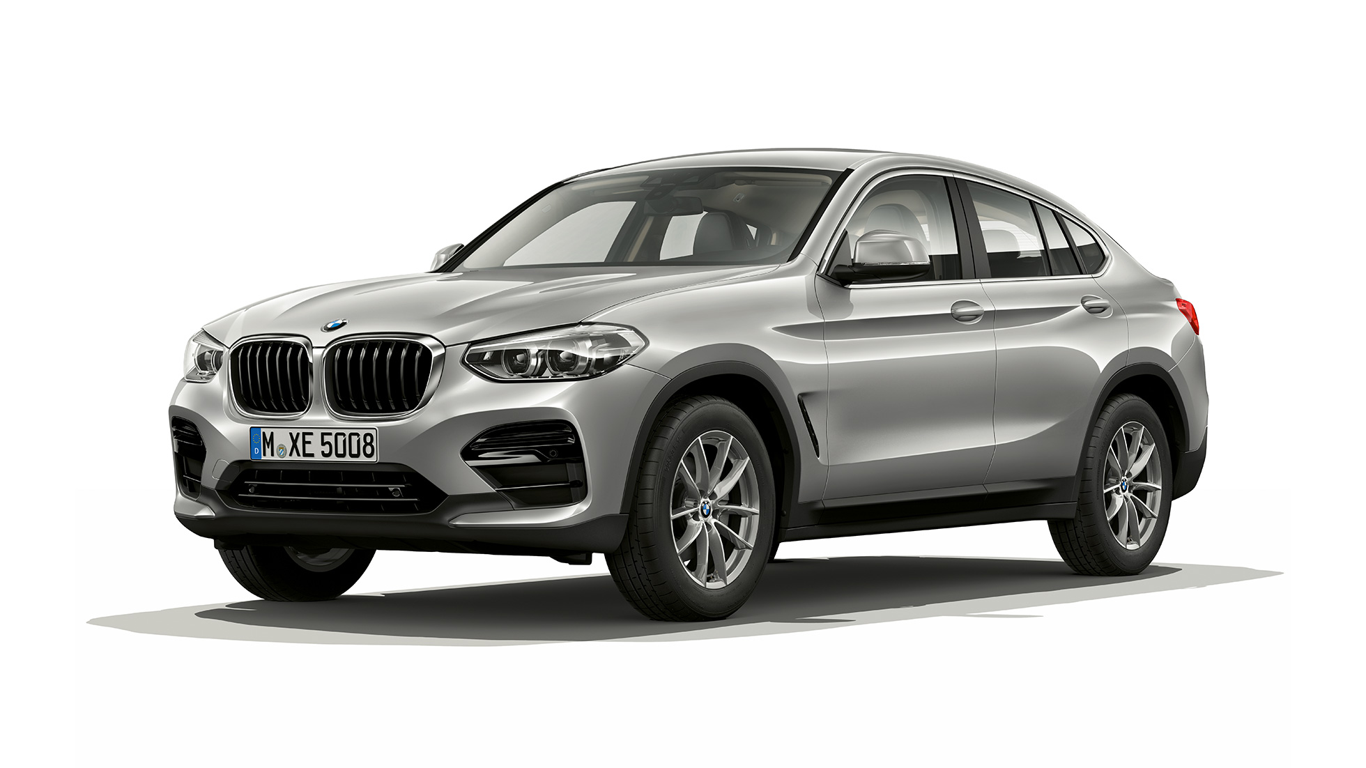 BMW X4 Advantage modelis G02 2018 trijų ketvirčių vaizdas iš priekio BMW X4 xDrive20d Advantage modelis G02 2018 Glacier Silver sidabro spalvos trijų ketvirčių vaizdas iš priekio