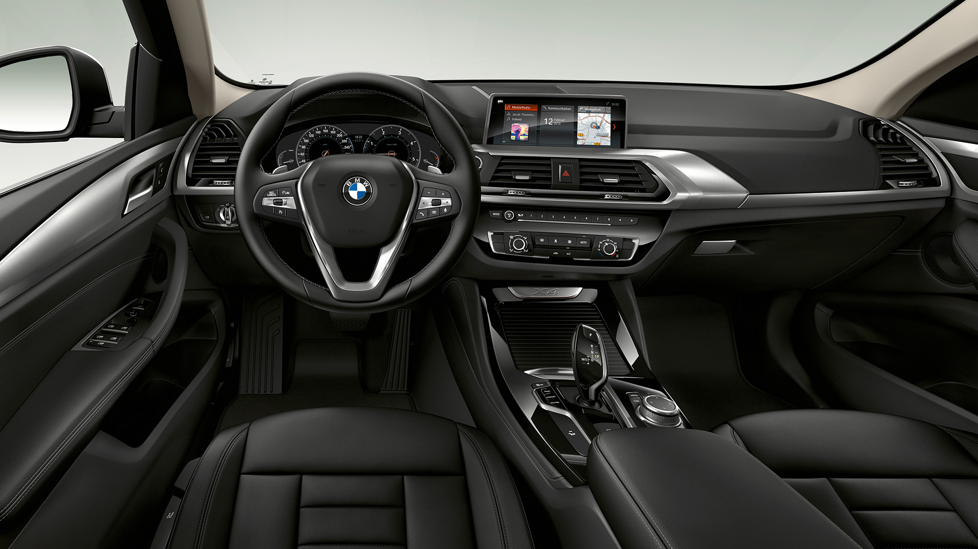 Vairuotojo erdvė BMW X4 Advantage modelyje Vairuotojo erdvė BMW X4 xDrive20d Advantage modelio G02 2018 interjere