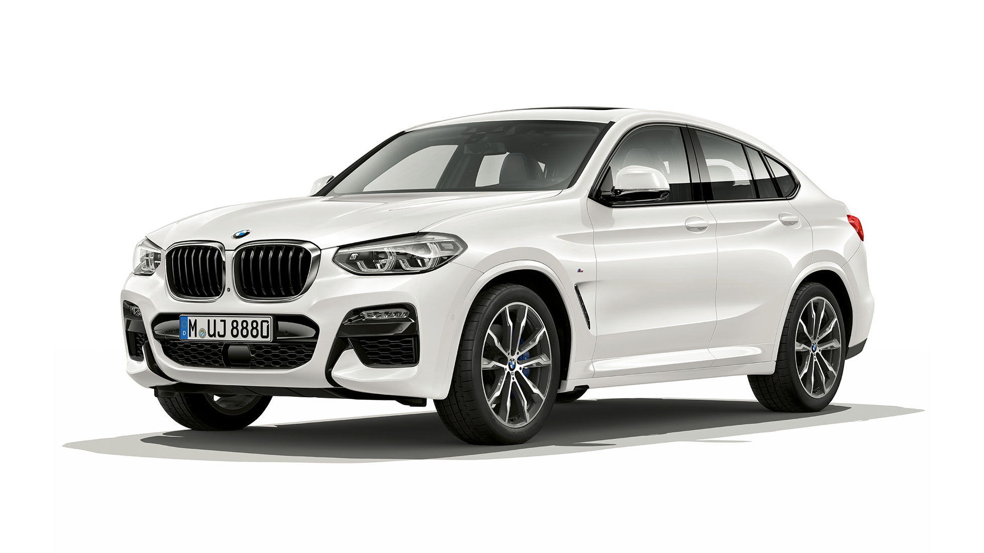 BMW X4 M Sport modelio trijų ketvirčių vaizdas iš priekio BMW X4 xDrive30i modelis M Sport G02 2018 Alpine White baltos spalvos trijų ketvirčių spalvos vaizdas iš priekio