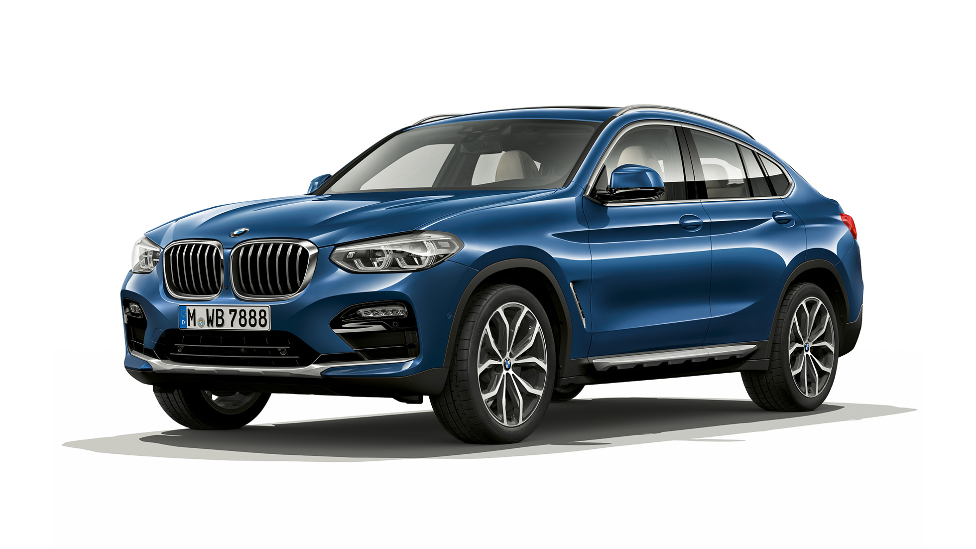 BMW X4 xDrive xLine modelis trijų ketvirčių vaizdas iš priekio BMW X4 xDrive20d modelis xLine G02 2018 Phytonic blue mėlynos spalvos trijų ketvirčių vaizdas iš priekio