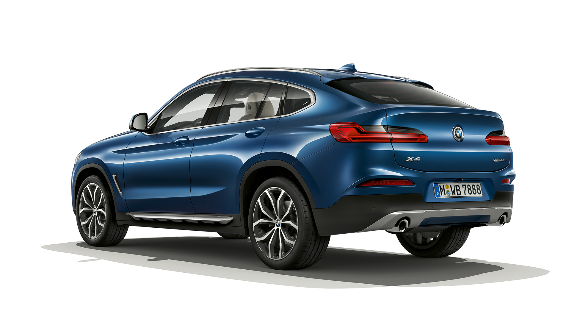 BMW X4 xLine modelis trijų ketvirčių vaizdas iš galo BMW X4 xDrive20d modelis xLine G02 2018 Phytonic blue mėlynos spalvos trijų ketvirčių vaizdas iš galo