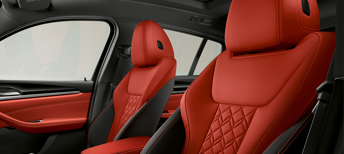 BMW Individual išplėstinė Merino odos apdaila Fiona raudonos/juodos spalvos BMW X4 BMW Individual išplėstinė Merino odos apdaila Fiona raudonos/juodos spalvos BMW X4 G02 2018 interjere