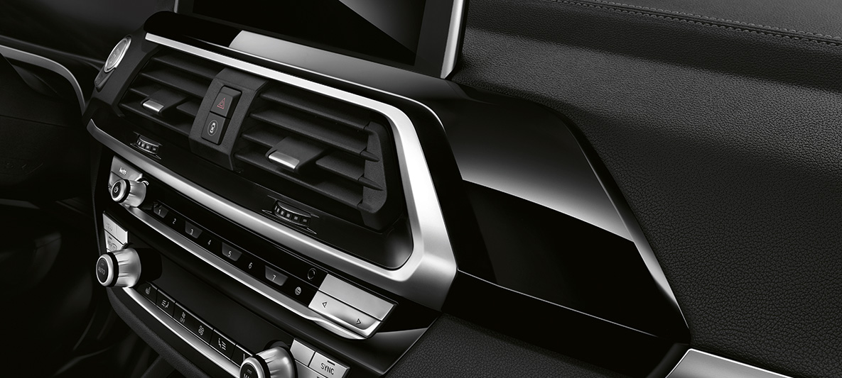 BMW Individual interjero apdaila piano finish juodos spalvos BMW X4 BMW Individual interjero apdaila piano finish juodos spalvos BMW X4 G02 2018 interjere