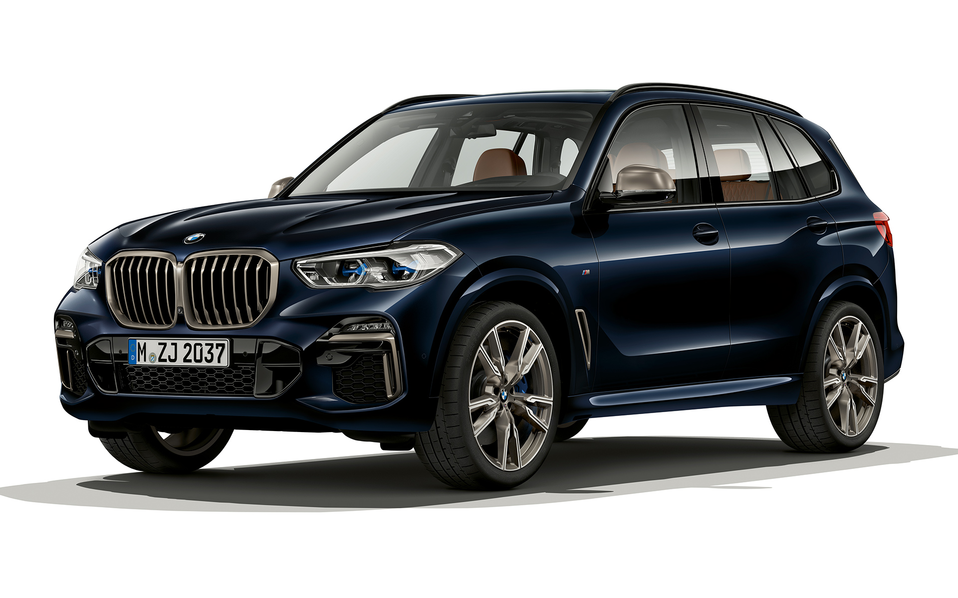BMW X5 M50d priekis BMW X5 M50d nuotrauka naktį (vaizdas iš priekio)