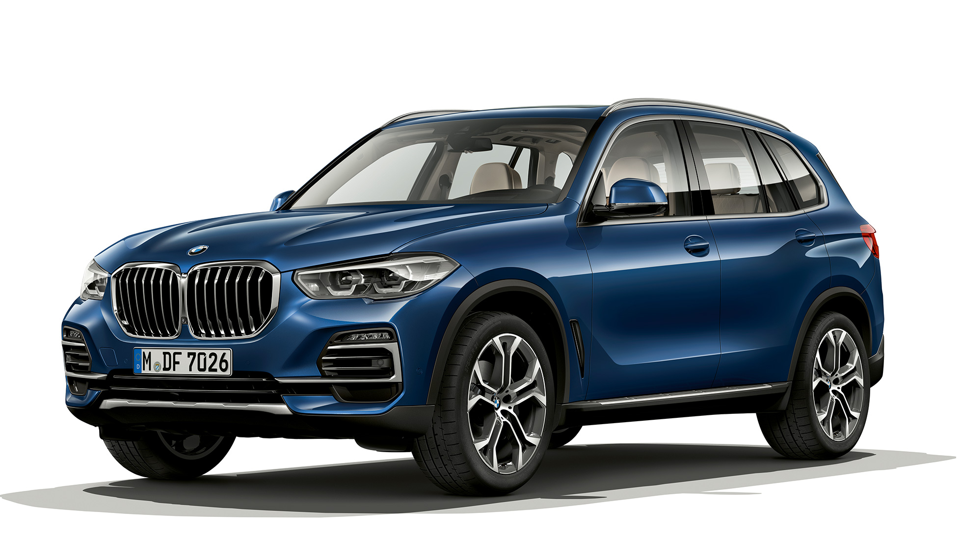 Modelis xLine BMW X5 xDrive40i trijų ketvirčių vaizdas iš priekio Modelis xLine BMW X5 xDrive40i G05 2018 Phytonic Blue mėlyno metaliko spalvos trijų ketvirčių vaizdas iš priekio