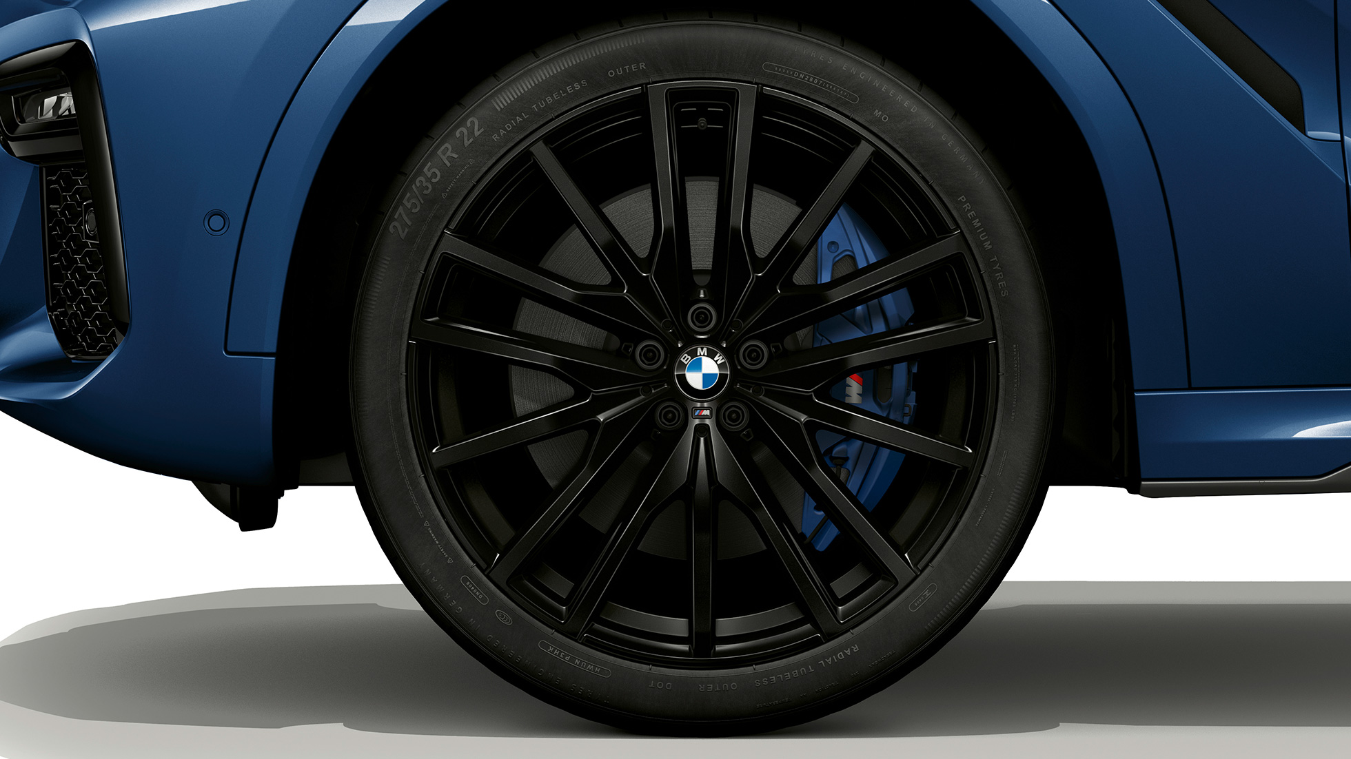 BMW X6 su M Sport paketu, lengvojo lydinio ratlankis BMW X6 su M Sport paketu lengvojo lydinio ratlankio vaizdas iš arti
