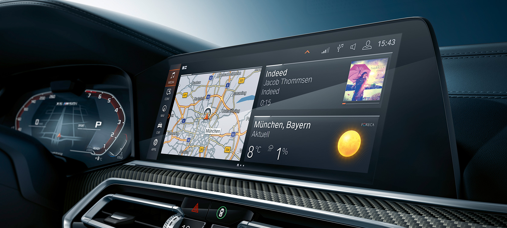 Vairuotojo erdvė su projekciniu ekranu BMW X6 vairuotojo erdvė su projekciniu ekranu