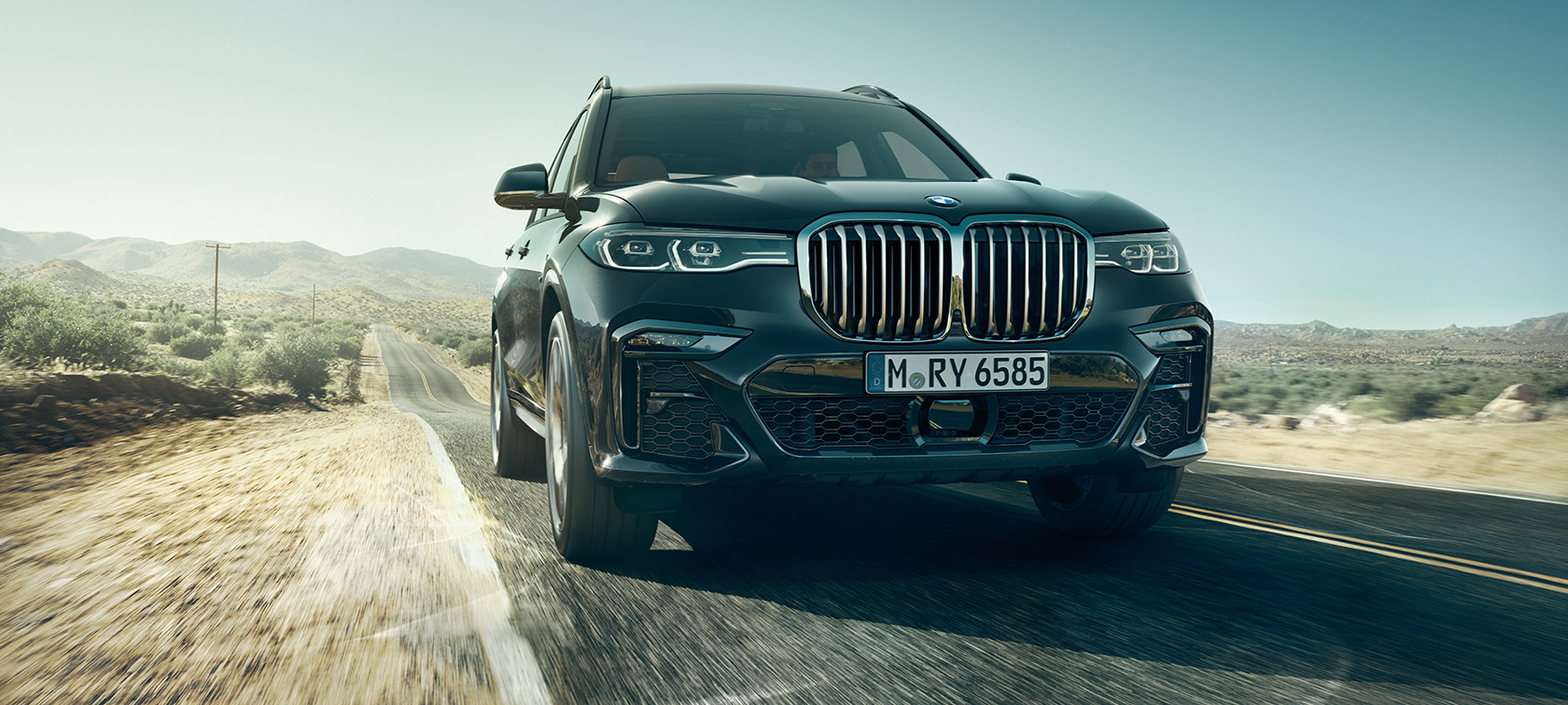 BMW X7, front view BMW X7 in front view