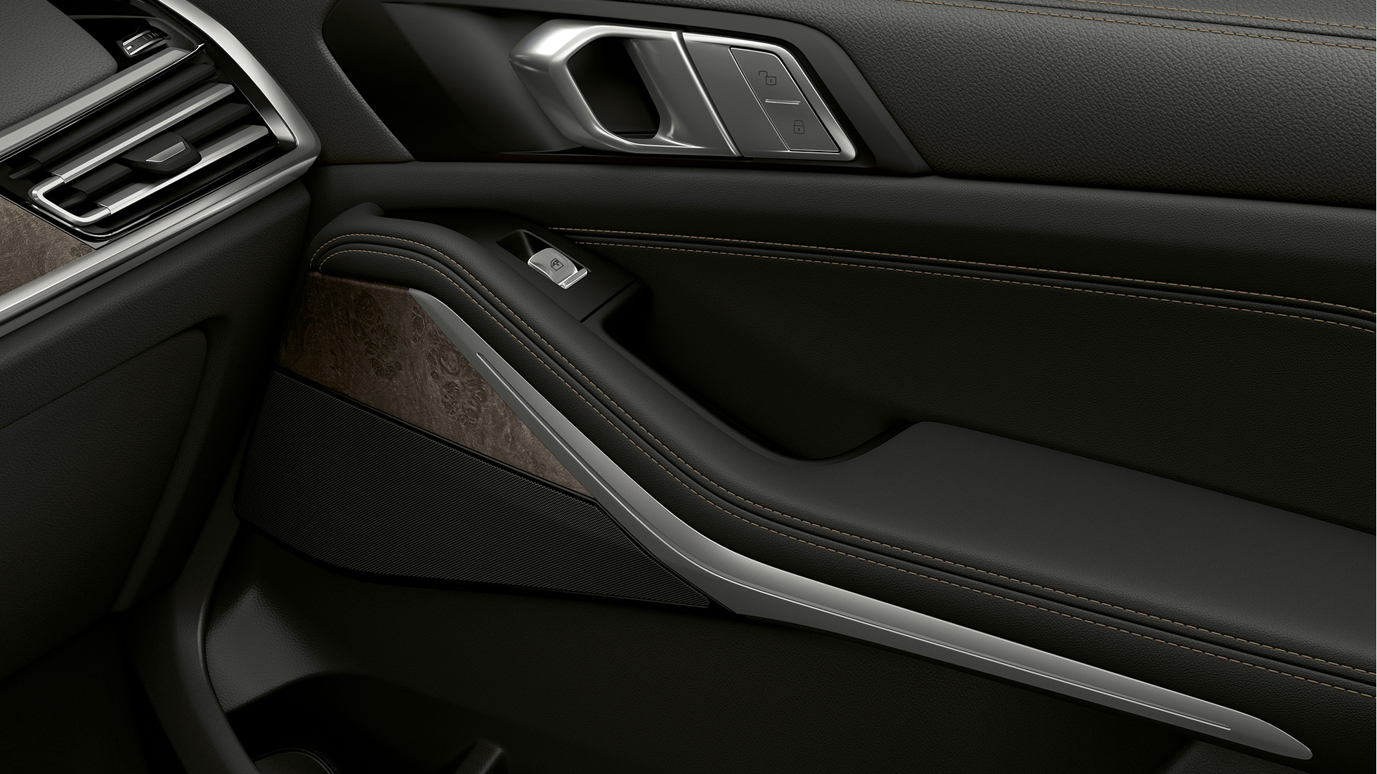 BMW X7, standard equipment inner door Close-up of the inner door of the BMW X7 with standard equipment features