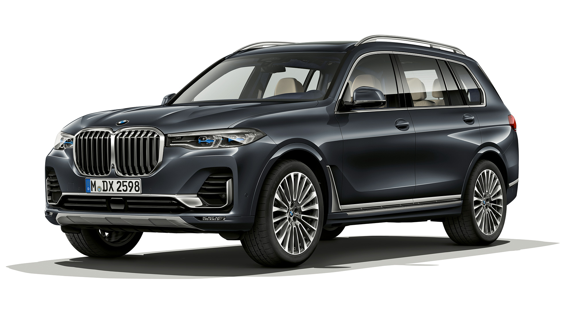 BMW X7 Design Pure Excellence Studio shot of the BMW X7 three-quarter front view in Design Pure Excellence