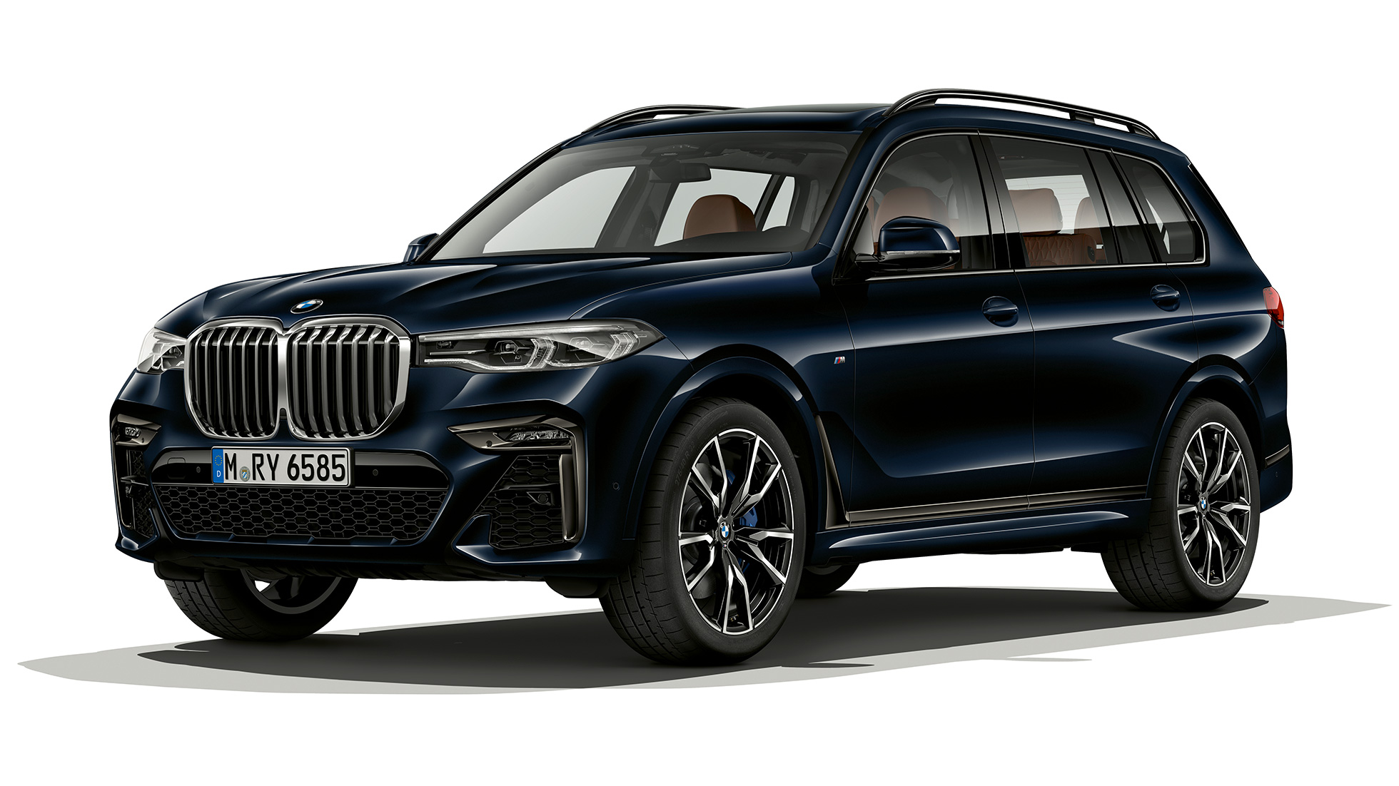 BMW X7 BMW Individual X7 40i xDrive Studio shot of the BMW X7 three-quarter front view as BMW Individual X7 40i xDrive