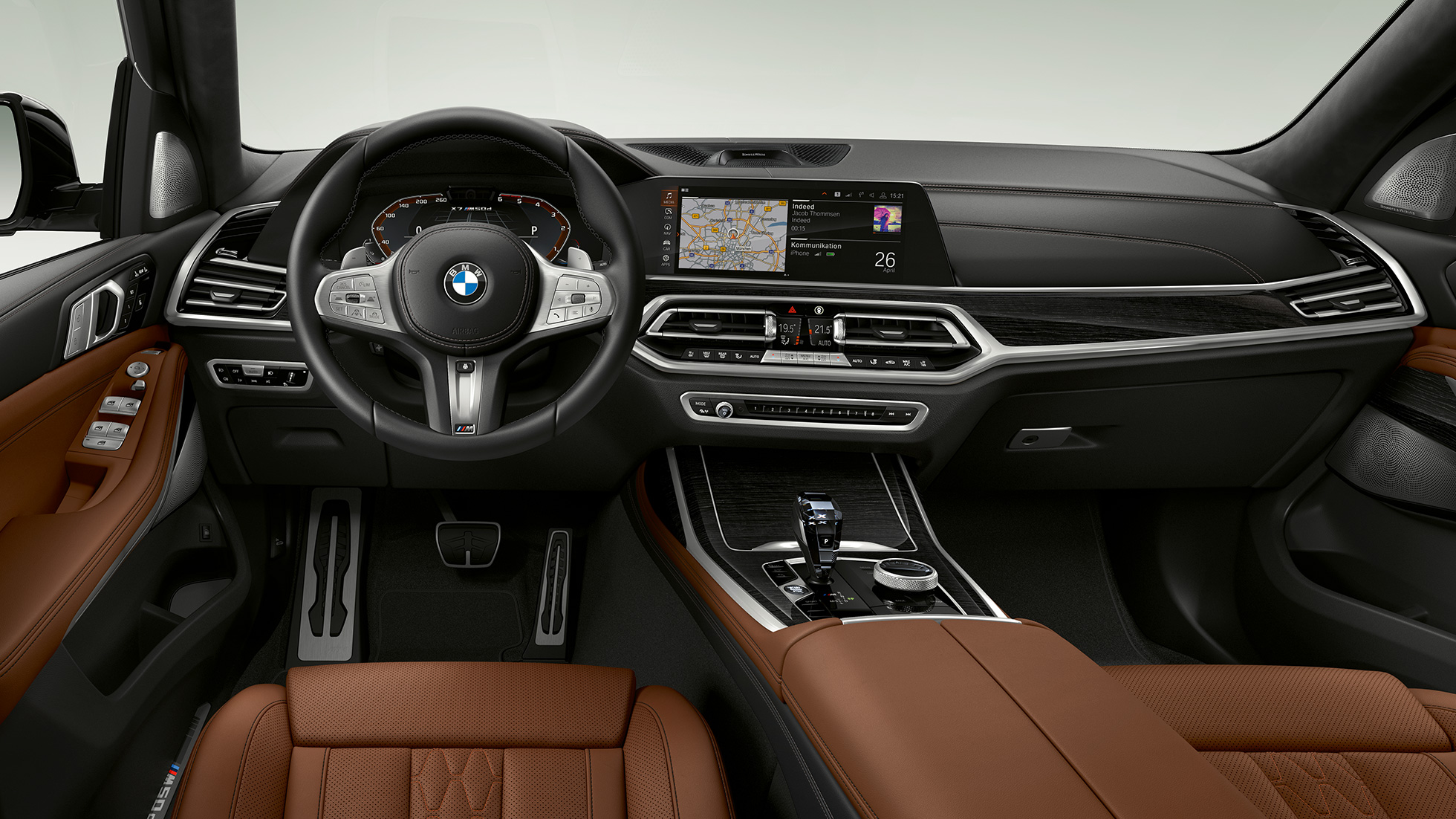BMW X7, BMW X7 M50d cockpit Frontal close-up of the driver's cockpit of the BMW X7 with BMW X7 M50d features