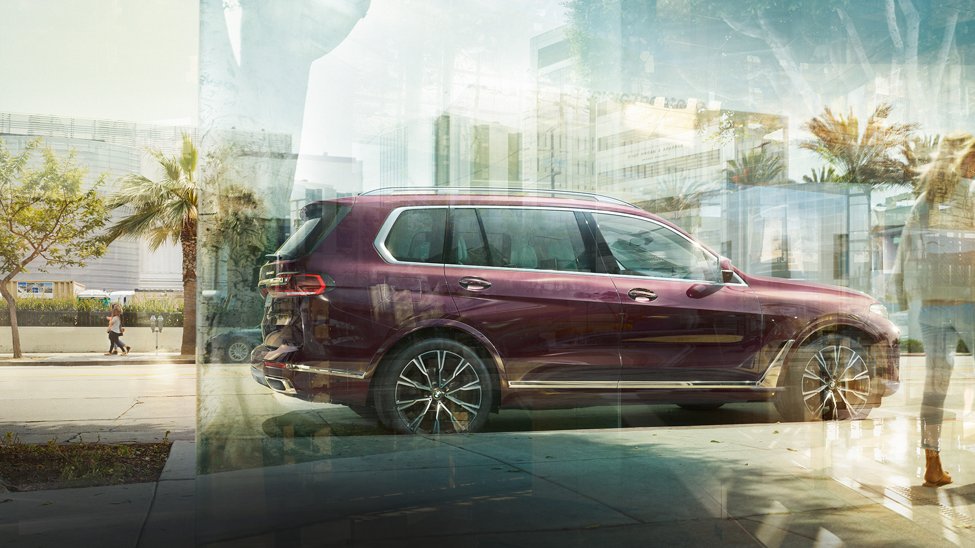 BMW Individual X7 xDrive40i, vaizdas iš šono Stovinčio Ametrin metaliko spalvos BMW X7 vaizdas iš šono