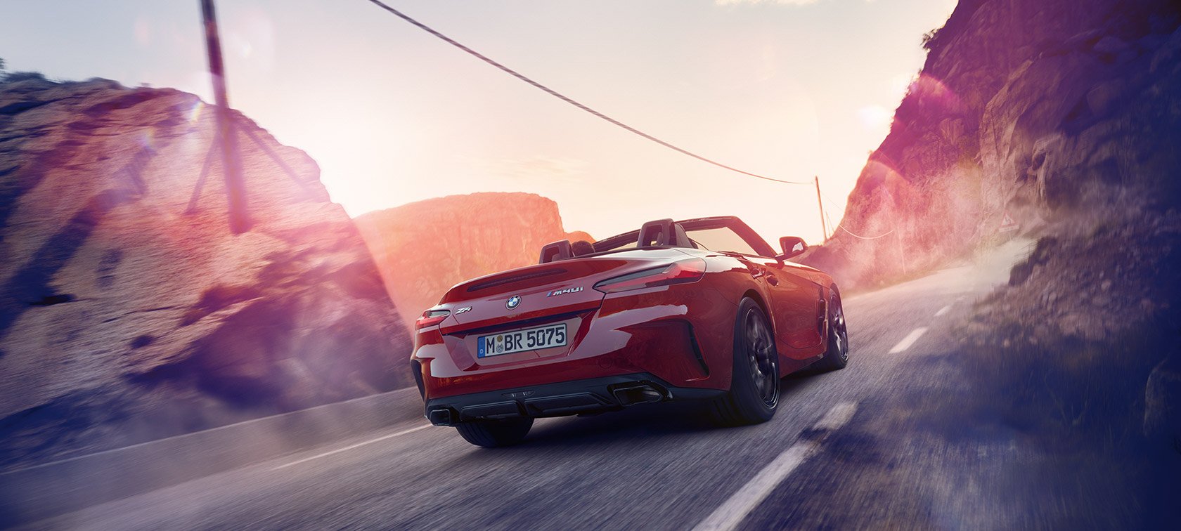 Kalnuose važiuojantis BMW Z4 Roadster Kalnuose važiuojantis BMW Z4 Roadster