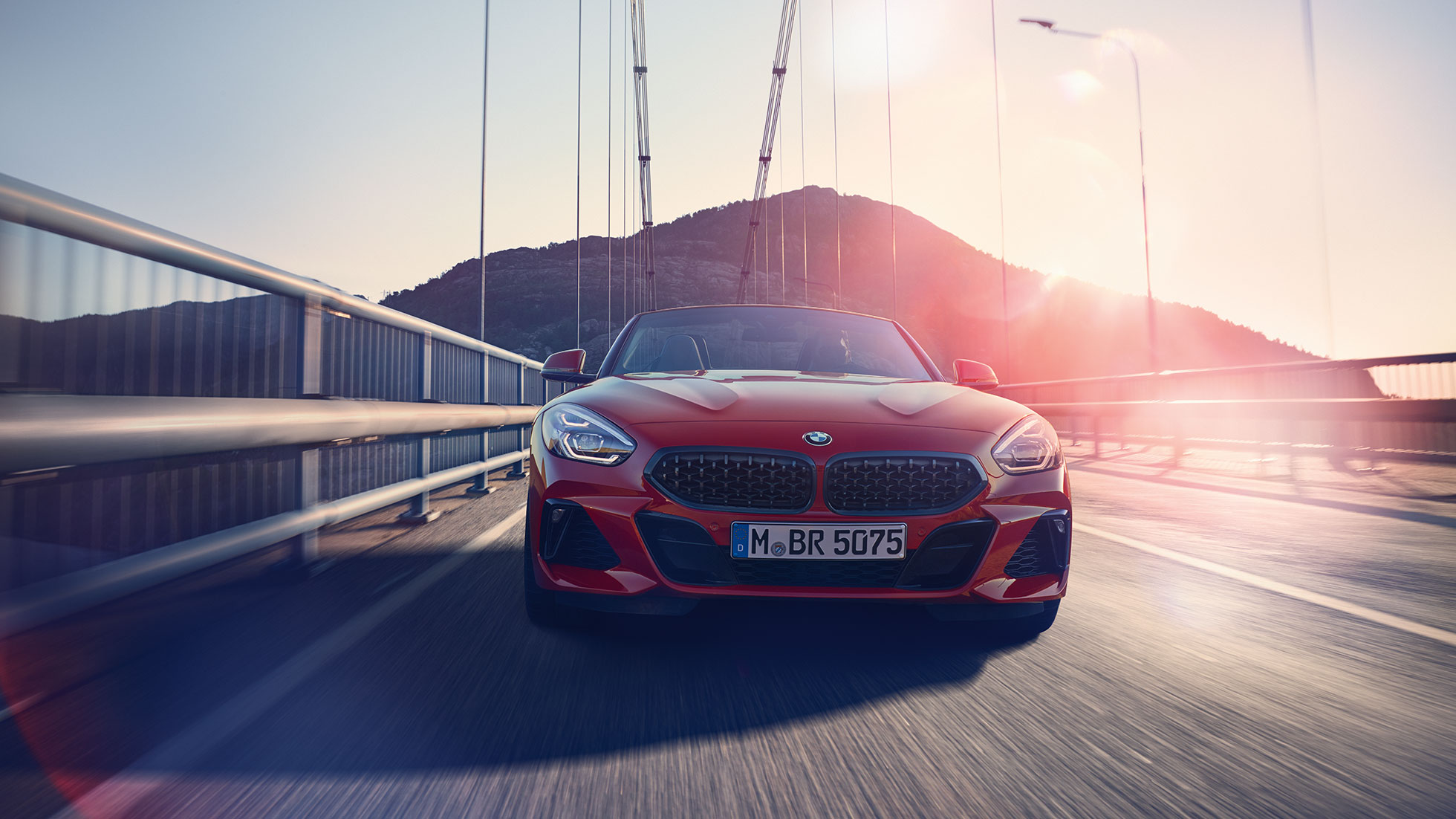 BMW Z4 Roadster ant tilto BMW Z4 Roadster vaizdas iš priekio ant tilto