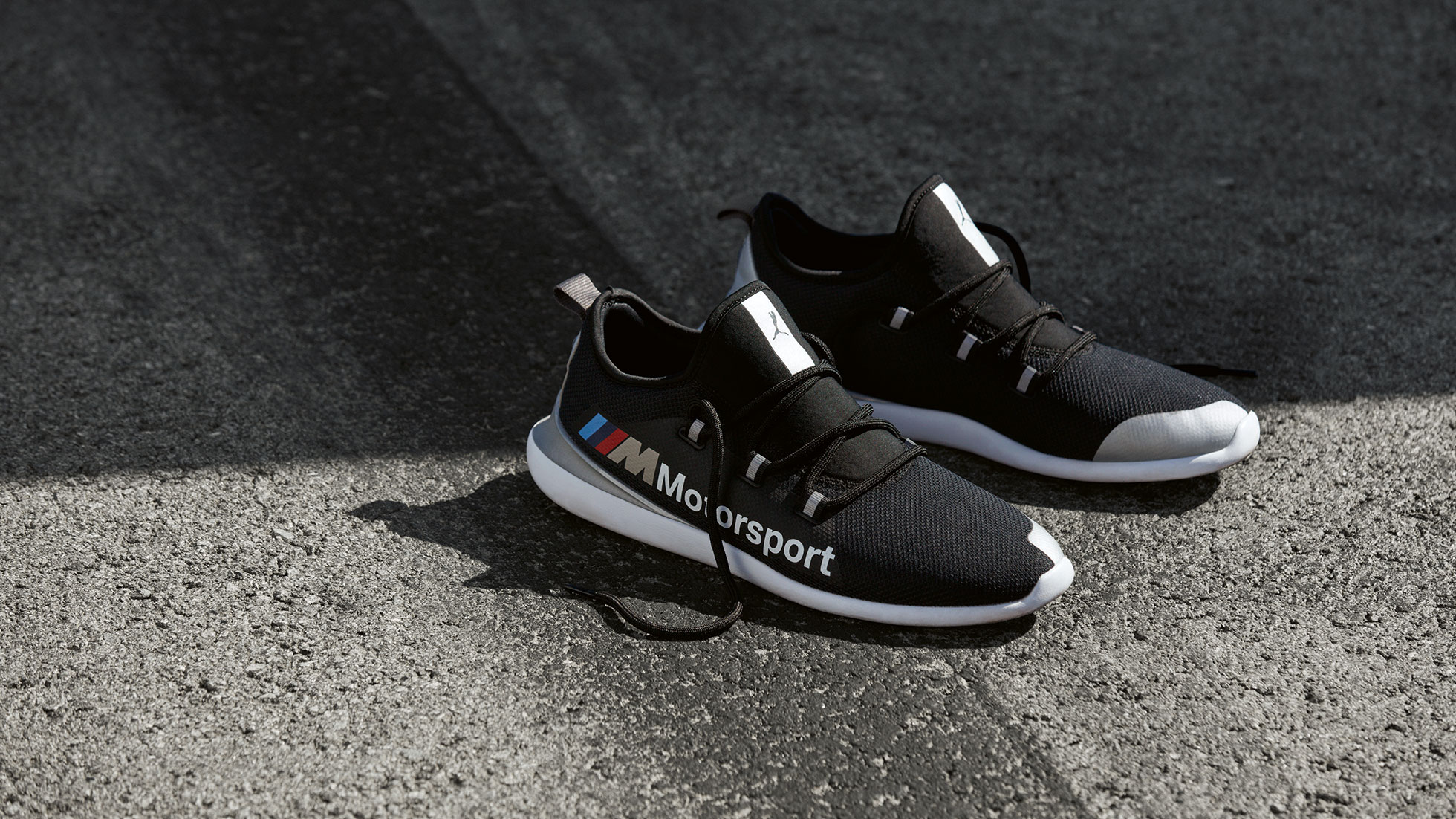 Toks pat sportiškas pojūtis, kaip būnant lenktynių trasoje – avint „BMW M Motorsport PUMA EVO CAT“ batelius. Nuotraukoje – „BMW M Motorsport PUMA EVO CAT“ bateliai.