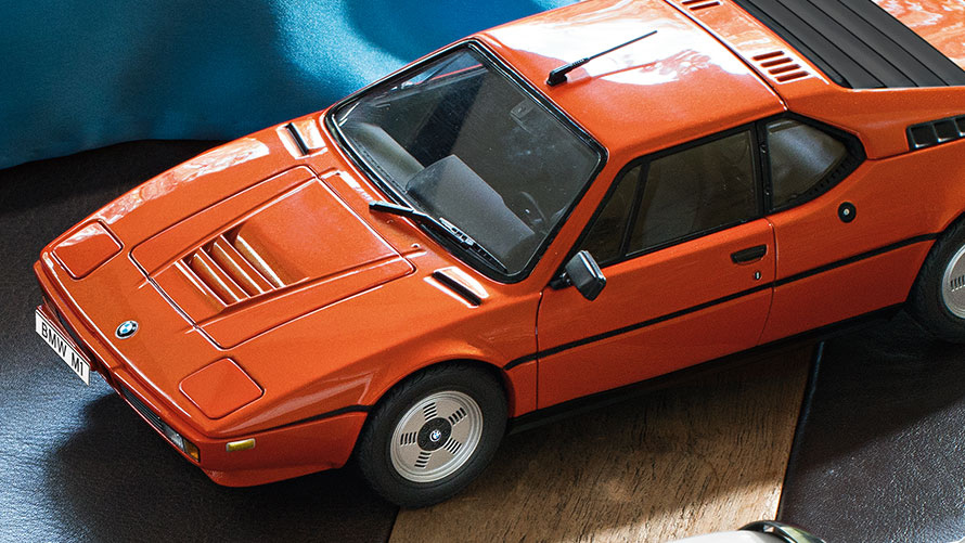 BMW M1 miniatiūra Nuotraukoje - BMW M1 miniatiūros vaizdas iš arti.