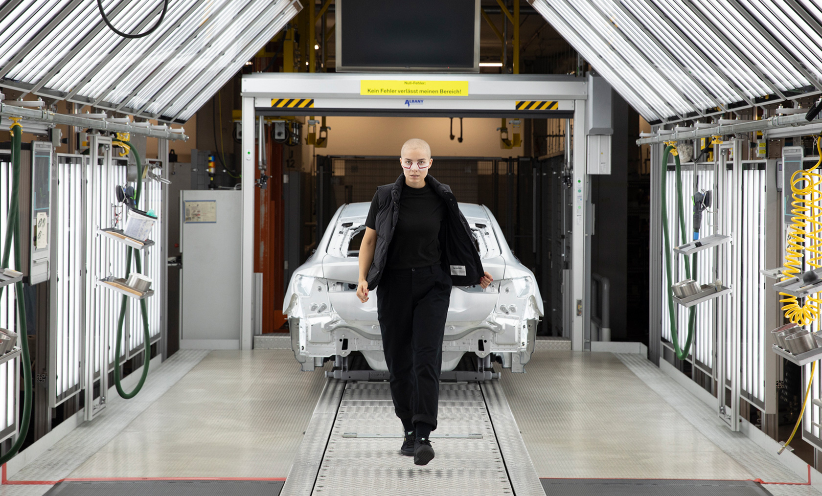 BMW Lifestyle kolekcijos katalogas 2023 BMW moteriška liemenė juodos spalvos BMW Lifestyle kolekcijos katalogas BMW moteriška liemenė juodos spalvos