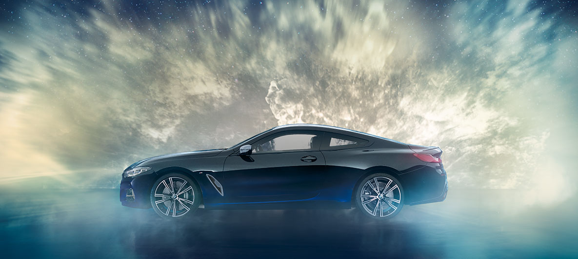 BMW Individual M850i NIGHT SKY, šoninis vaizdas BMW Individual M850i NIGHT SKY, šoninis stovinčio automobilio vaizdas