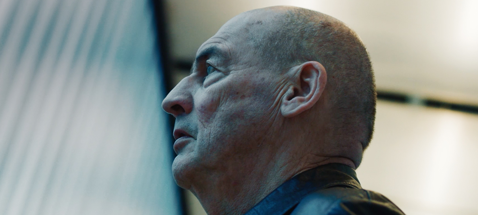 Rem Koolhaas Rem Koolhaas profiliu iš šono
