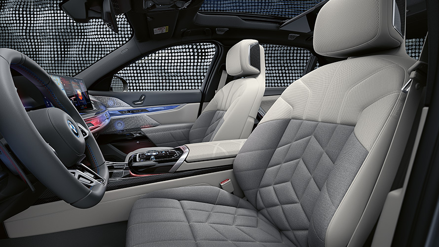 BMW 7 serijos G70 priekinės sėdynės Smoke White baltos/Light Grey pilkos spalvos BMW 7 serijos G70 priekinės sėdynės Smoke White baltos/Light Grey pilkos spalvos