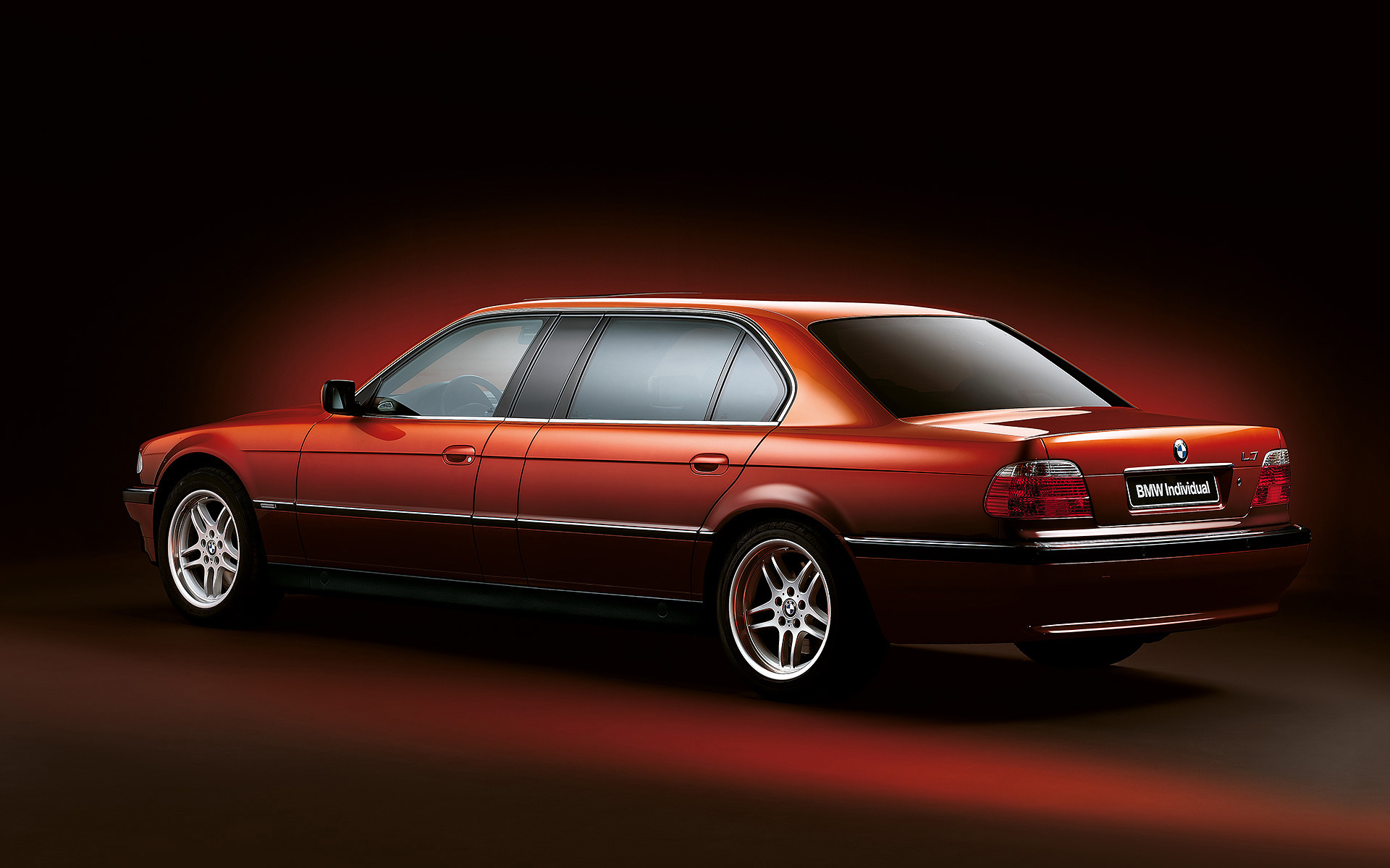 BMW Individual 750iLA L7 Competition kupė E32 1992 trijų ketvirčių vaizdas iš galo BMW Individual 750iLA L7 Competition kupė E32 1992 trijų ketvirčių vaizdas iš galo