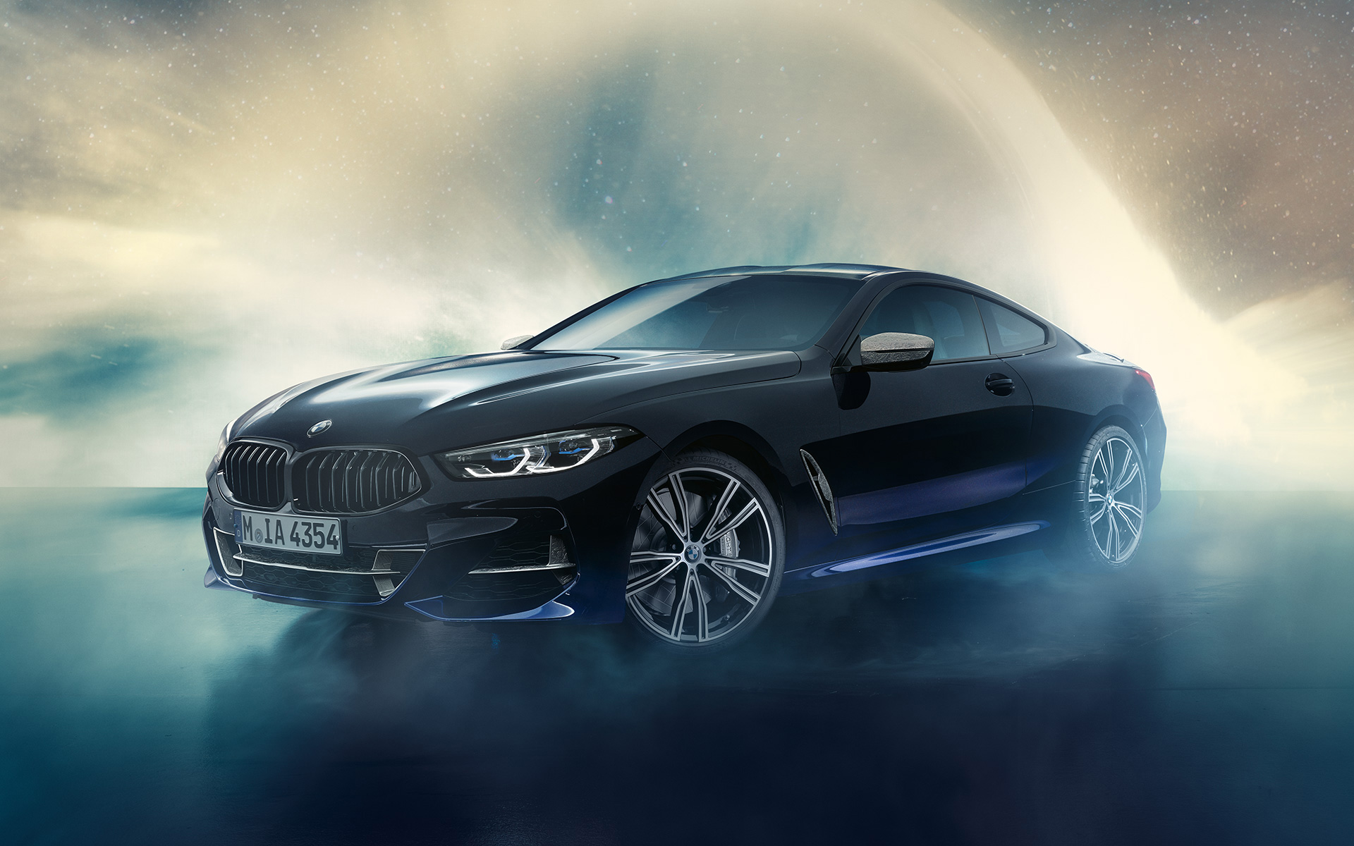 BMW Individual M850i NIGHT SKY (G15) 2019 trijų ketvirčių vaizdas iš priekio meteorų lietaus fone BMW Individual M850i NIGHT SKY (G15) 2019 trijų ketvirčių vaizdas iš priekio meteorų lietaus fone