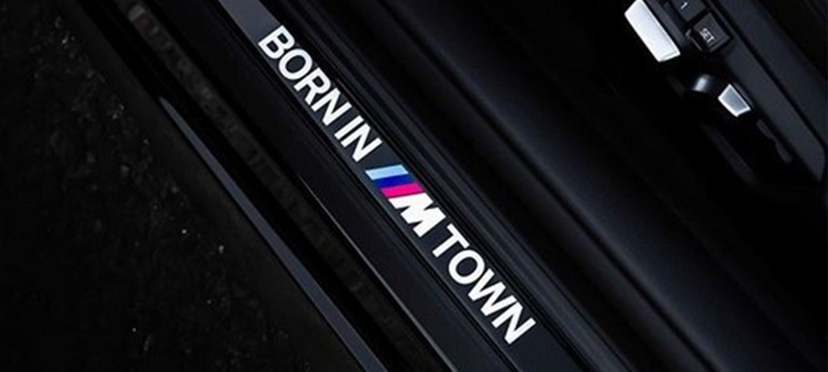 BMW Individual durelių slenkstis, BMW M Town vaizdas iš arti BMW Individual durelių slenkstis, BMW M Town vaizdas iš arti