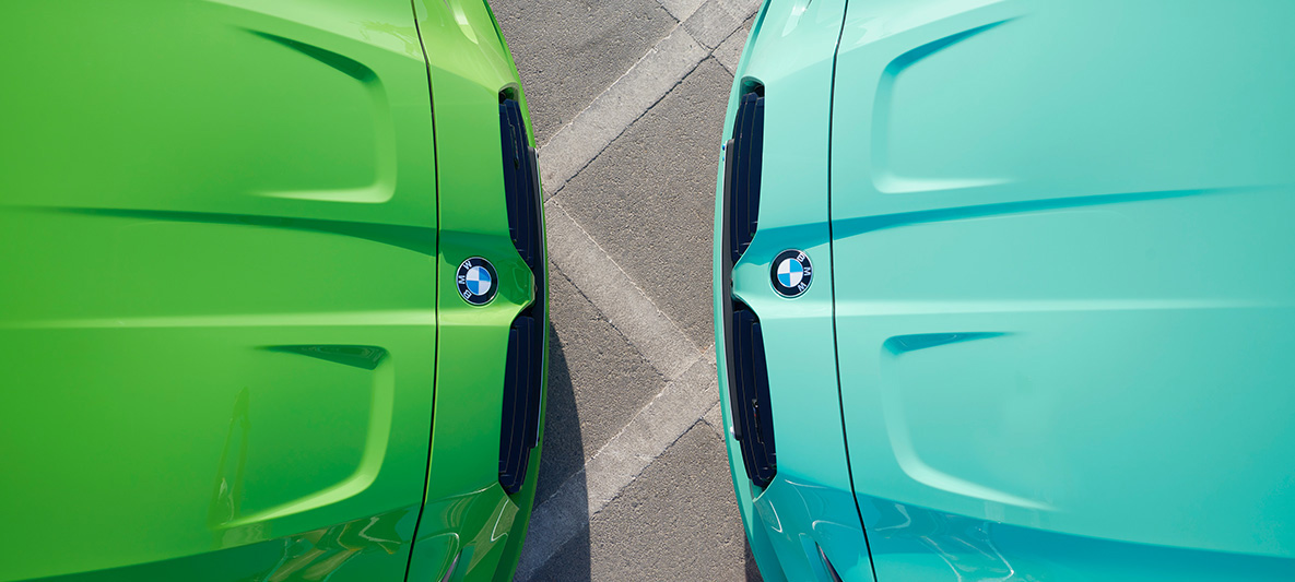 BMW M3 sedano (G80) 2021 BMW Individual žalios Verde Mantis spalvos trijų ketivričų vaizdas ir BMW M3 sedano (G80) 2021 BMW Individual žalios Mint Green spalvos priekio pjūvis iš arti iš paukščio skrydžio BMW M3 sedano (G80) 2021 BMW Individual žalios Verde Mantis spalvos trijų ketvirčių vaizdas ir BMW M3 sedano (G80) 2021 BMW Individual žalios Mint Green spalvos priekio pjūvis iš arti iš paukščio skrydžio