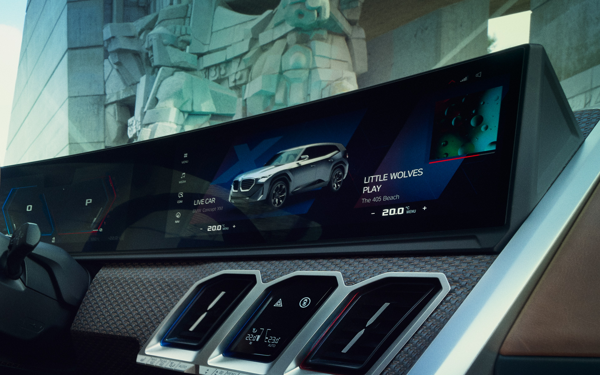 Koncepcinis BMW XM (G09) vairuotojo erdvės interjero vaizdas priartintas BMW išlenkto ekrano vaizdas Koncepcinis BMW XM (G09) vairuotojo erdvės interjero vaizdas priartintas BMW išlenkto ekrano vaizdas