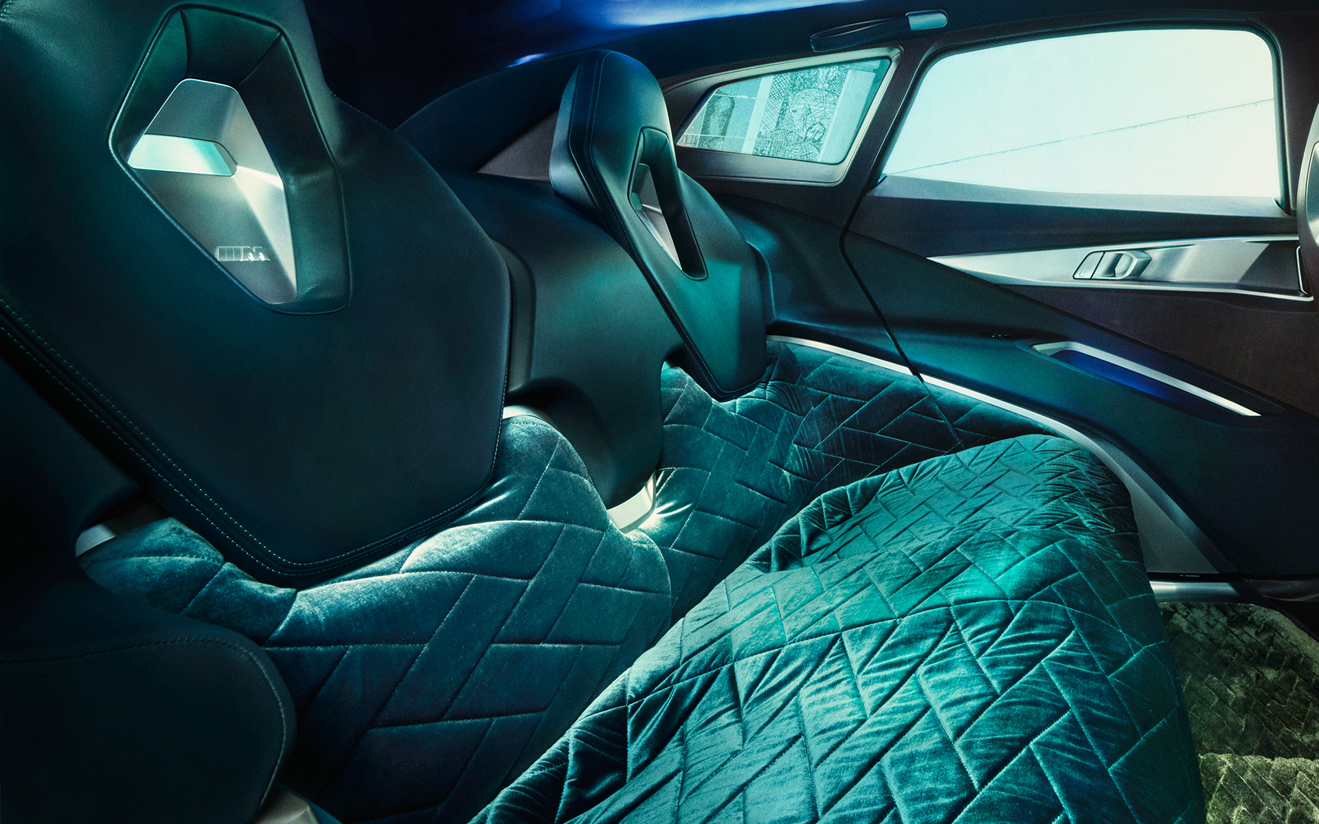 Koncepcinis BMW XM (G09) interjero gale vaizdas Lounge zonos vaizdas iš arti Koncepcinis BMW XM (G09) interjero gale vaizdas Lounge zonos vaizdas iš arti