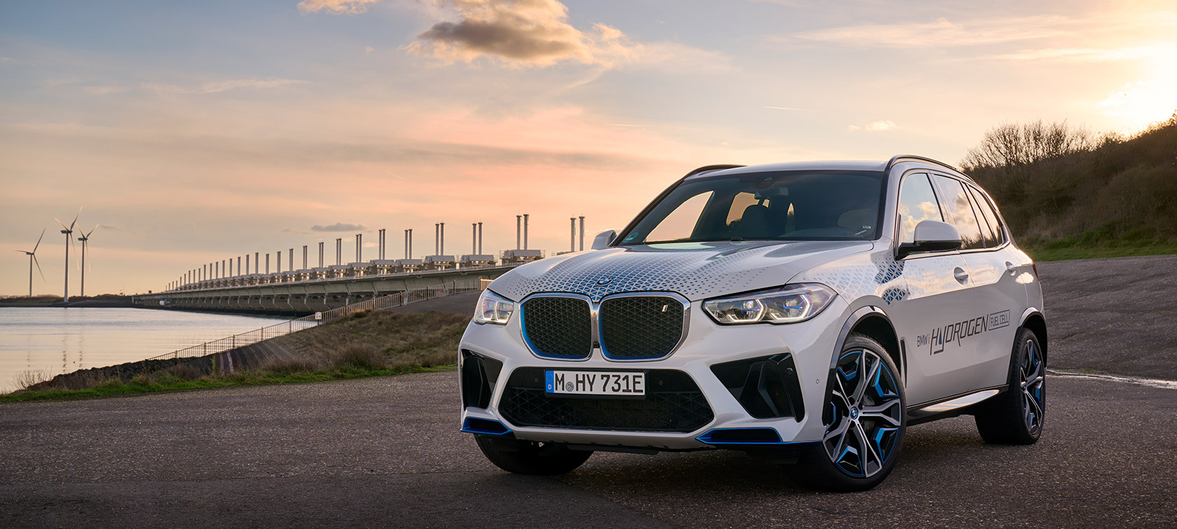 BMW iX5 Hydrogen G05 FCEV BMW iX5 Hydrogen G05 FCEV trijų ketvirčių vaizdas iš priekio