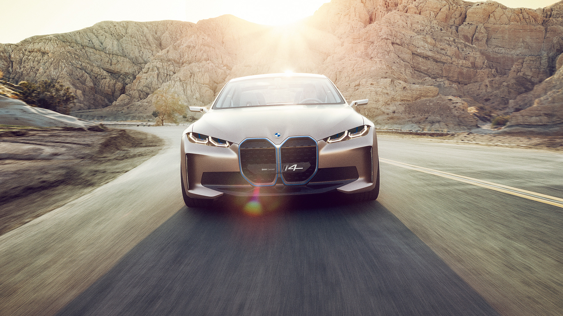 2020 m. BMW i4 G26 koncepto vairavimo dinamika 2020 m. BMW i4 G26 koncepto, vien tik elektra varomo BMW Gran kupė vairavimo dinamika ir nuvažiuojamas atstumas