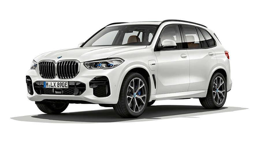 BMW X5 xDrive50e įkraunamo hibrido trijų ketvirčių vaizdas iš priekio BMW X5 xDrive50e įkraunamo hibrido trijų ketvirčių vaizdas iš priekio studijoje