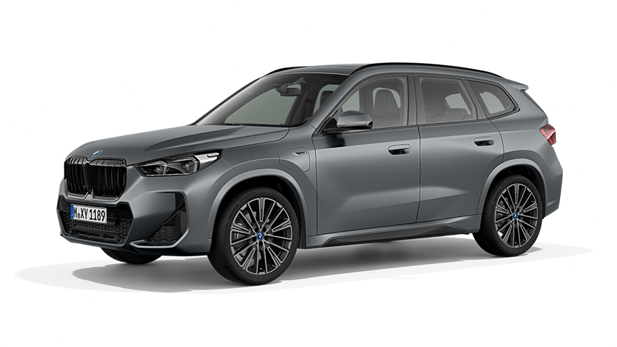 BMW X1 xDrive30e PHEV įkraunamo hibrido trijų ketvirčių vaizdas iš priekio BMW X1 xDrive30e PHEV įkraunamo hibrido trijų ketvirčių vaizdas iš priekio studijoje