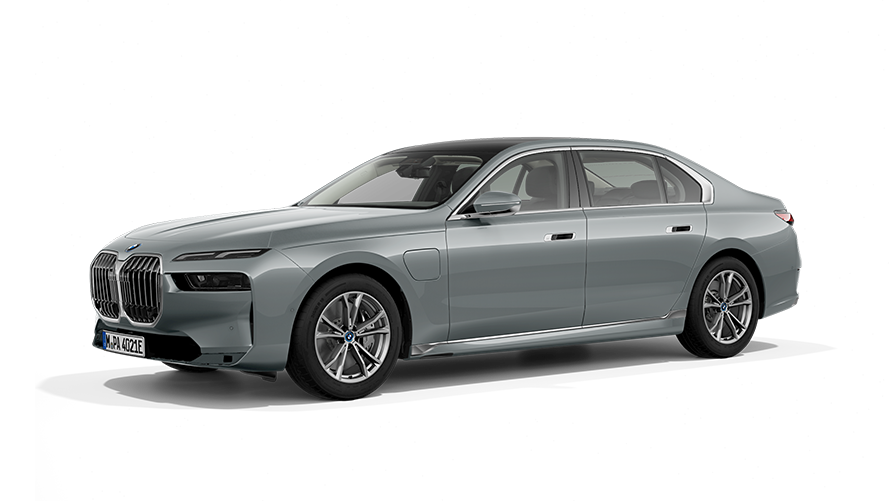 BMW 750e xDrive G70 PHEV 3/4 stovinčio automobilio vaizdas iš priekio