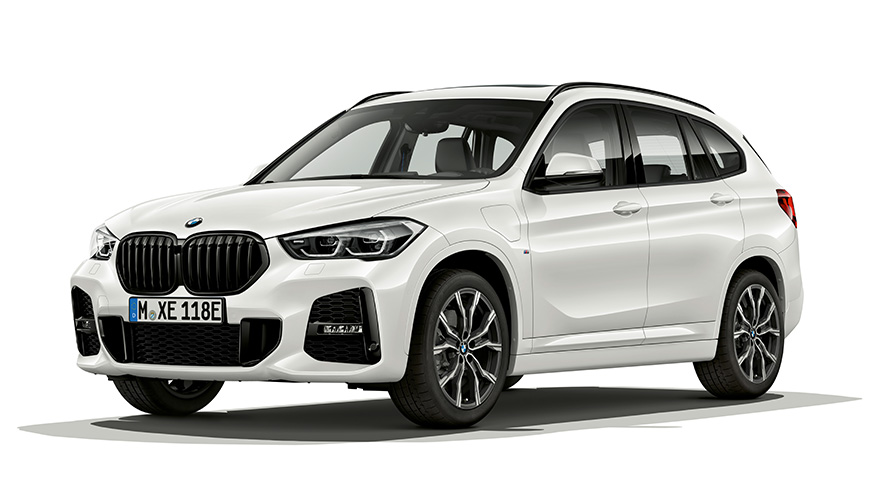 BMW X1 xDrive25e įkraunamo hibrido trijų ketvirčių vaizdas iš priekio BMW X1 xDrive25e įkraunamo hibrido trijų ketvirčių vaizdas iš priekio studijoje