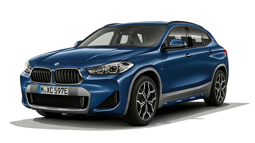 BMW X2 xDrive25e įkraunamo hibrido trijų ketvirčių vaizdas iš priekio BMW X2 xDrive25e įkraunamo hibrido trijų ketvirčių vaizdas iš priekio studijoje