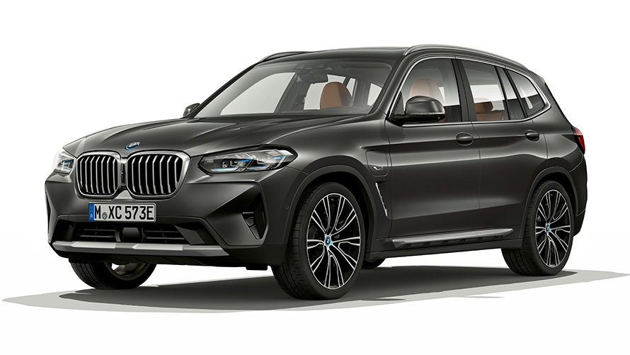 BMW X3 xDrive30e įkraunamo hibrido trijų ketvirčių vaizdas iš priekio BMW X3 xDrive30e įkraunamo hibrido trijų ketvirčių vaizdas iš priekio studijoje