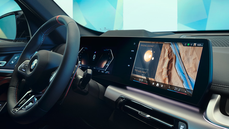 BMW interjeras su ekranu BMW interjeras vairuotojo erdvė su ekranu