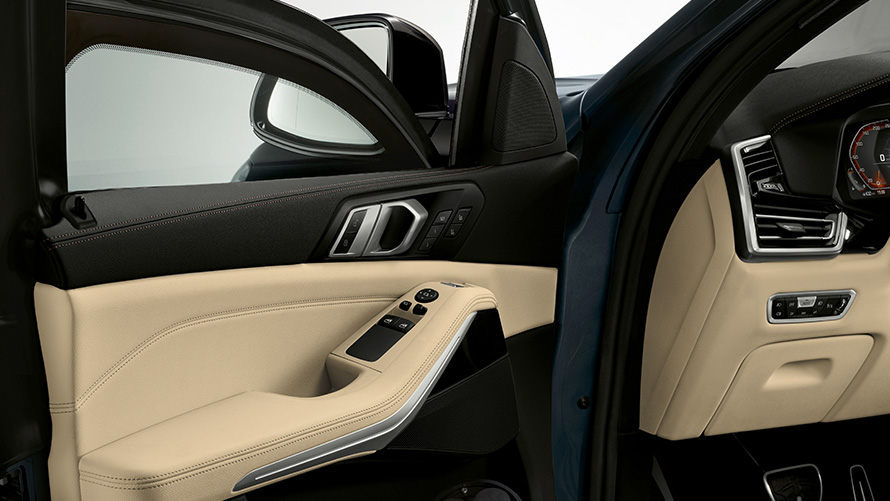 BMW apsauginiai automobiliai, papildoma įranga, automobilio durelės interjere BMW apsauginiai automobiliai, papildoma įranga, automobilio durelės interjere