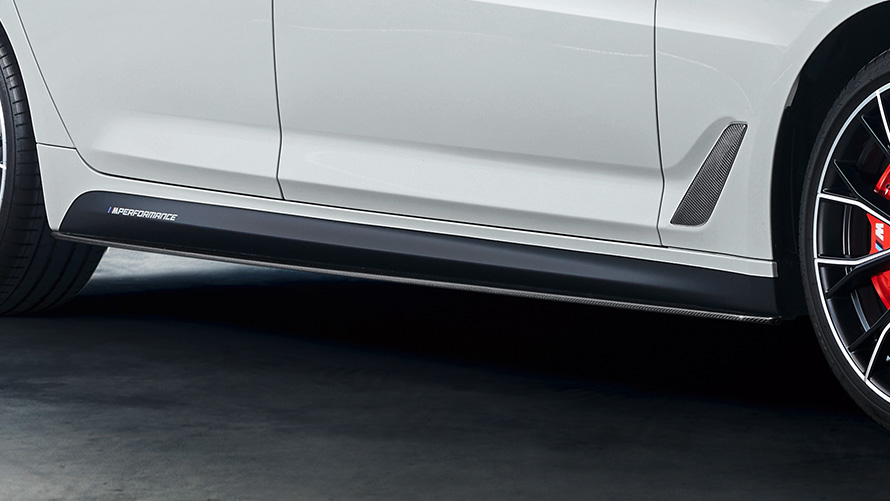 M Performance išorinio šoninio slenksčio praplatinimas iš anglies pluošto BMW aksesuarai ir priedai rudens ir žiemos sezonui M Performance išorinio šoninio slenksčio intarpas iš anglies pluošto