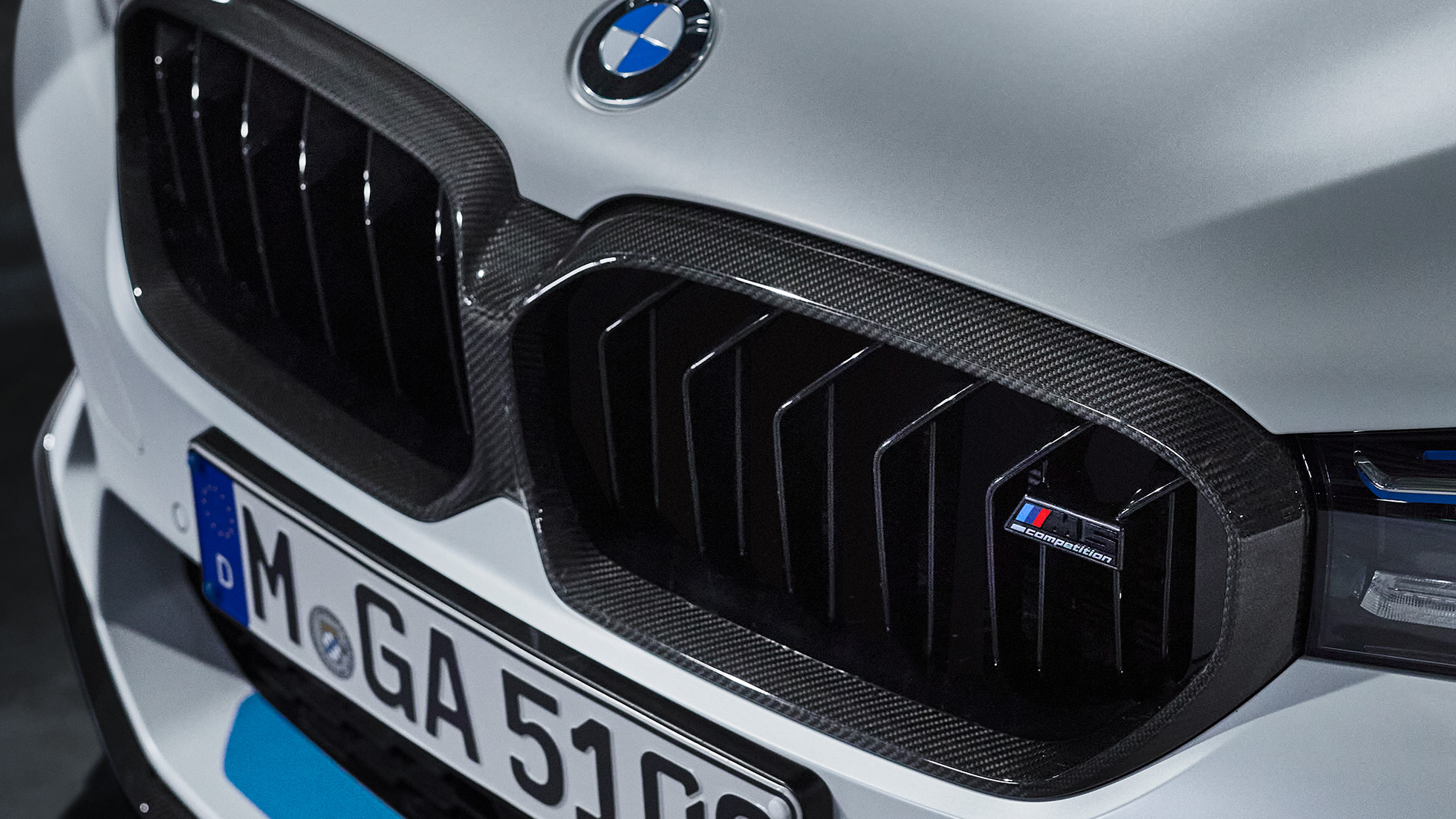 M Performance priekinės grotelės iš anglies pluošto, vaizdas iš arti BMW M Performance Parts M Performance priekinės grotelės iš anglies pluošto, vaizdas iš arti