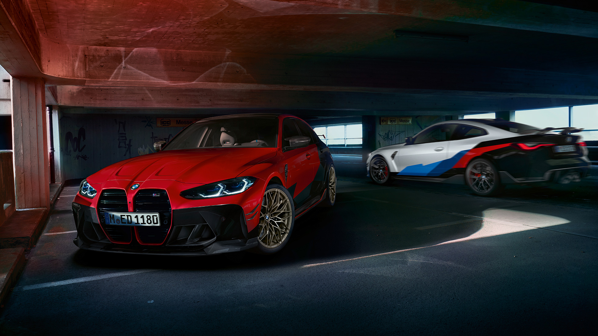 BMW M3 M4 G80 G82 nuotrauka BMW M Performance Parts dalys, BMW M4 G80 G82 2020 šalia stovintys automobiliai
