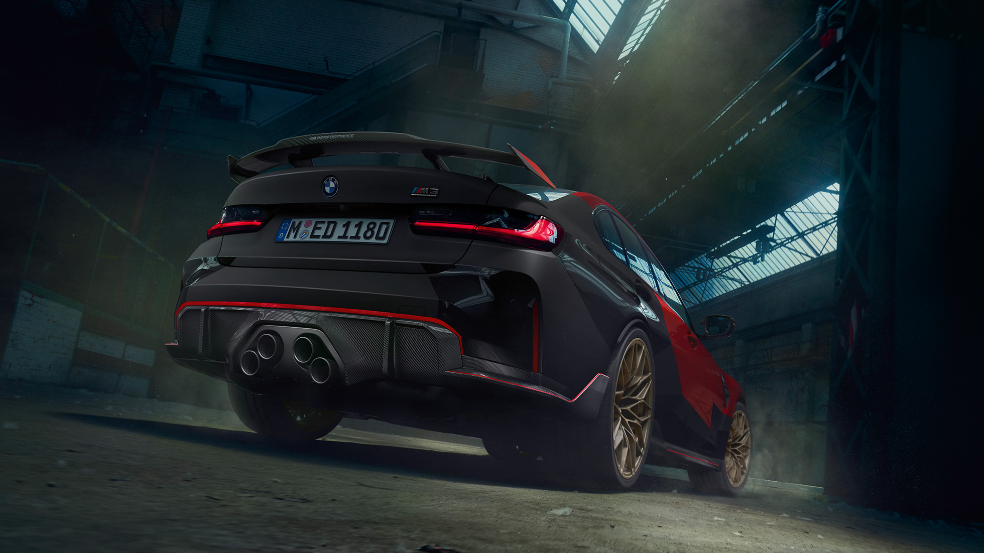 BMW M3 G80 trijų ketvirčių vaizdas iš galo BMW M Performance Parts dalys, BMW M3 G80 trijų ketvirčių vaizdas iš priekio