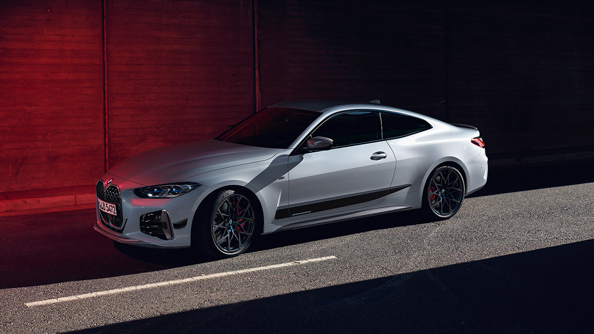 BMW M Performance Parts serijos dalys, BMW 4 serijos kupė G22 BMW M Performance Parts serijos dalys, BMW 4 serijos kupė G22 trijų ketvirčių vaizdas iš priekio