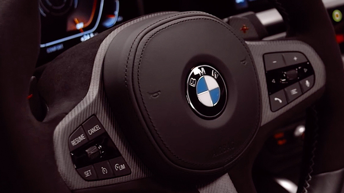 BMW M Performance vairas, BMW 4 serijos kupė G22 BMW M Performance vairas, BMW 4 serijos kupė G22, vaizdas iš arti